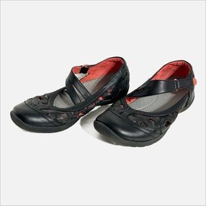 BearTraps Ferra Mary Jane Flats Lasercut Details Round-Toe Rebound Technology ⚫️